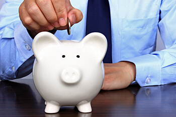 Sparschwein auf dem Tisch