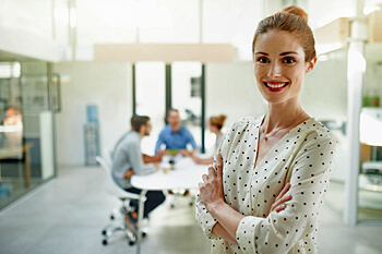 glückliche junge Frau